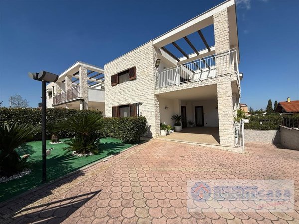 casa indipendente in vendita a Corato
