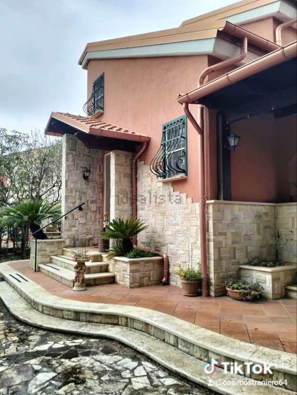 casa indipendente in vendita a Corato in zona Centro Storico