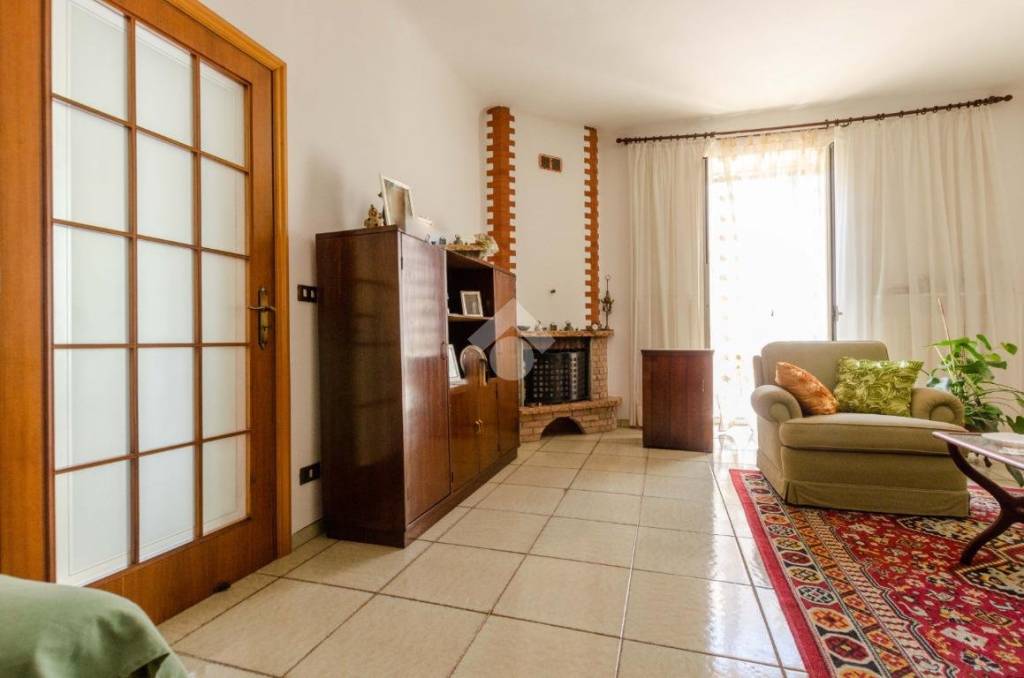 casa indipendente in vendita a Gioia del Colle