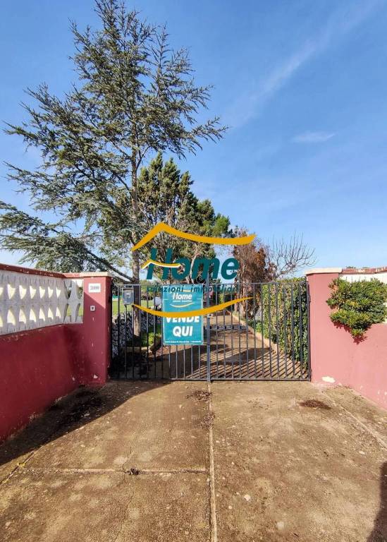 casa indipendente a Gioia del Colle in zona Casino Eramo a Marzagaglia
