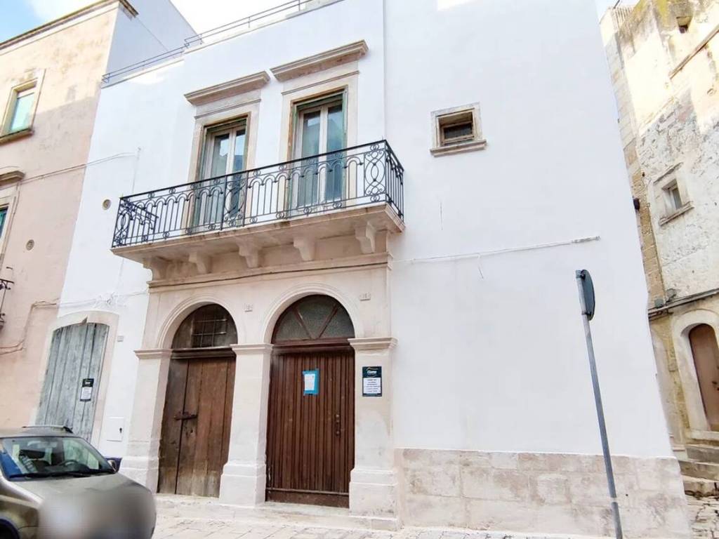 intera palazzina in vendita a Gioia del Colle