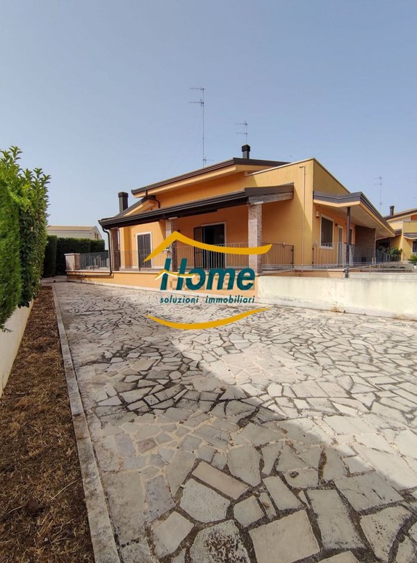 casa indipendente in vendita a Gioia del Colle