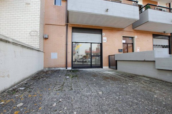 locale commerciale in vendita a Gioia del Colle