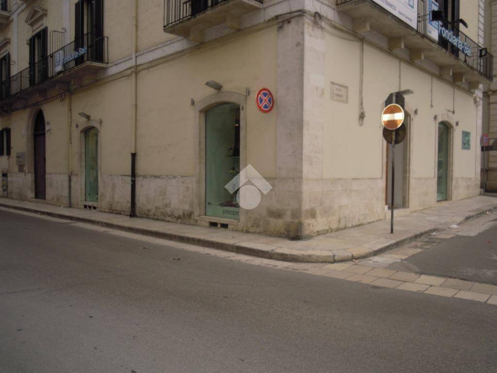 negozio in vendita a Gioia del Colle