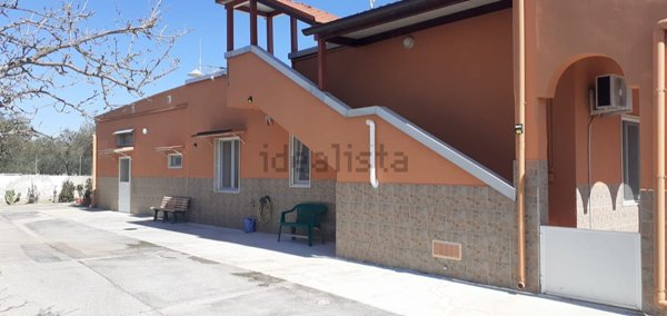 casa indipendente a Gioia del Colle in zona Casino Eramo a Marzagaglia