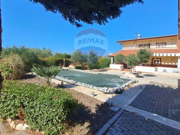 casa indipendente in vendita a Gioia del Colle