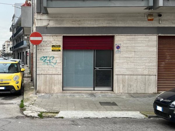negozio in vendita a Gioia del Colle