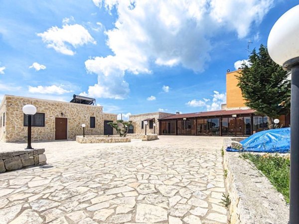 casa indipendente in vendita a Gioia del Colle in zona Montursi