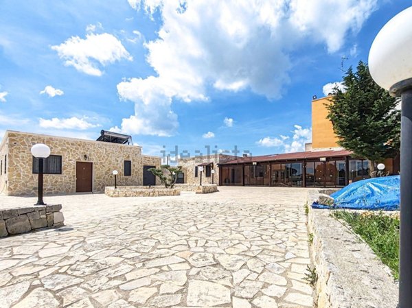 casa indipendente in vendita a Gioia del Colle in zona Montursi