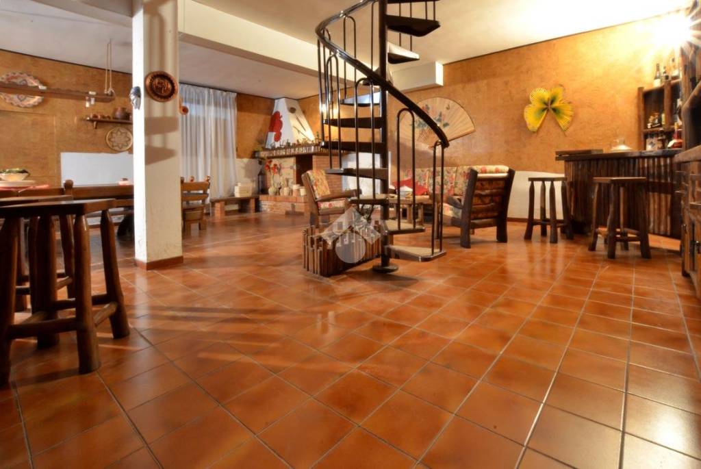 casa indipendente in vendita a Gioia del Colle