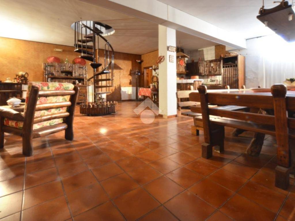 casa indipendente in vendita a Gioia del Colle