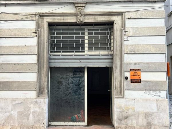 negozio in vendita a Gioia del Colle