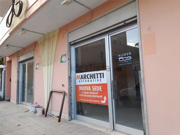 locale commerciale in vendita a Gioia del Colle