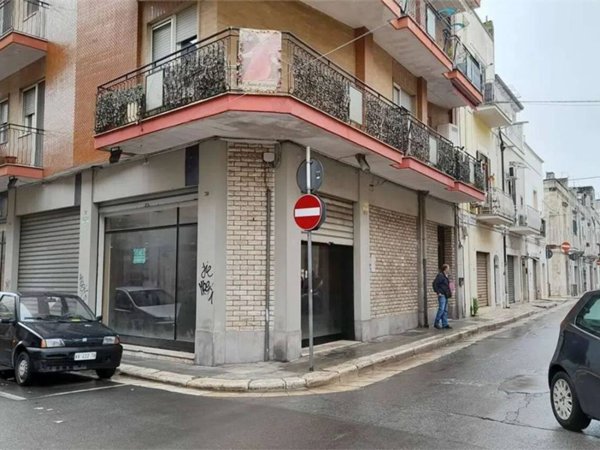 negozio in vendita a Gioia del Colle
