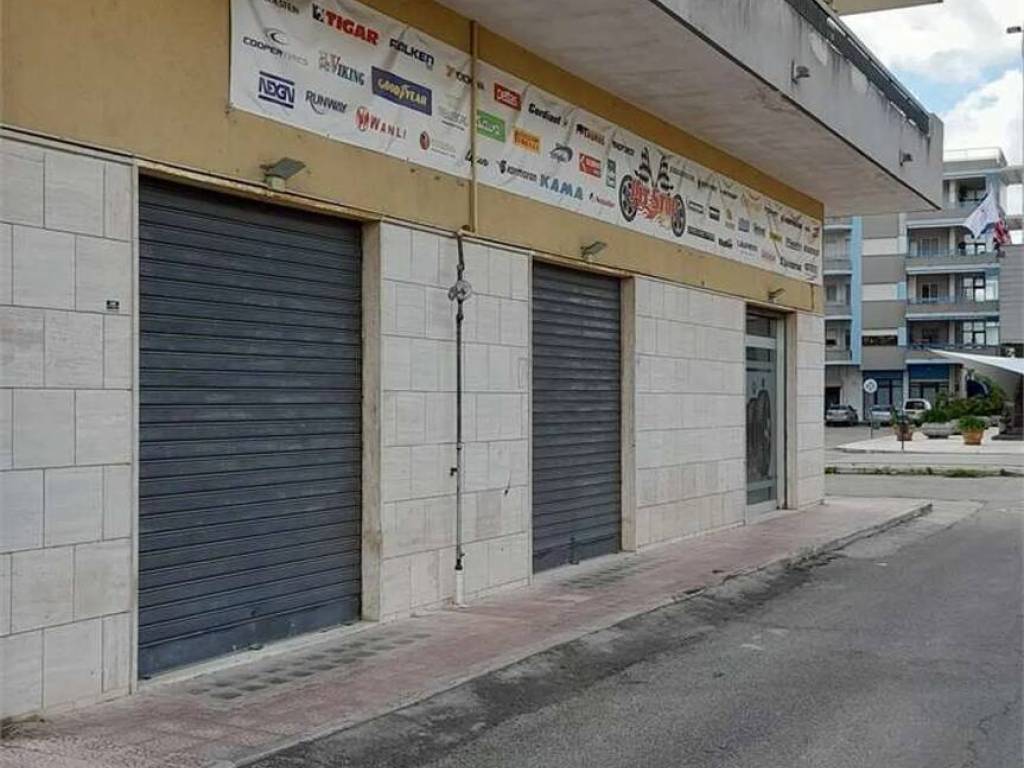 negozio in vendita a Gioia del Colle