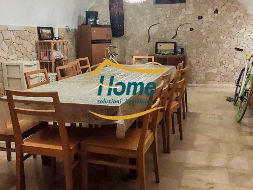 locale commerciale in vendita a Gioia del Colle