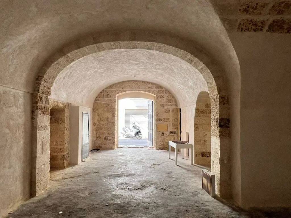 negozio in vendita a Gioia del Colle