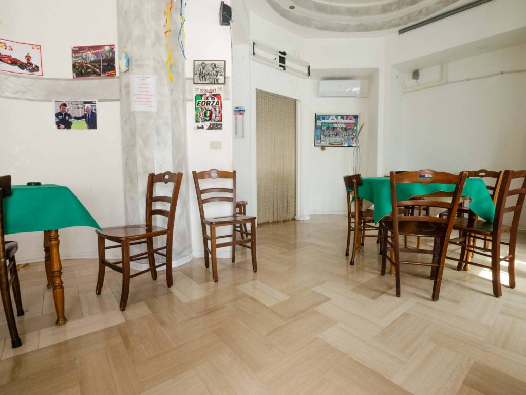 negozio in vendita a Gioia del Colle