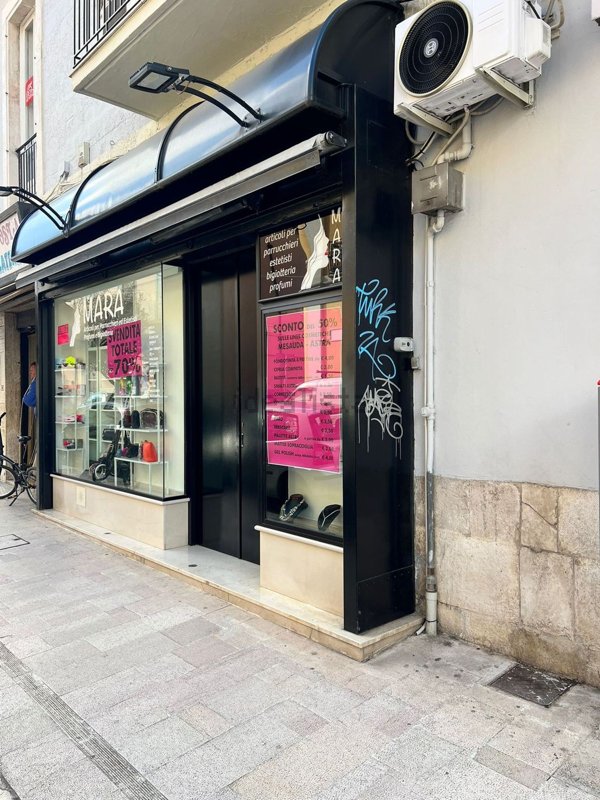 locale commerciale in vendita a Gioia del Colle