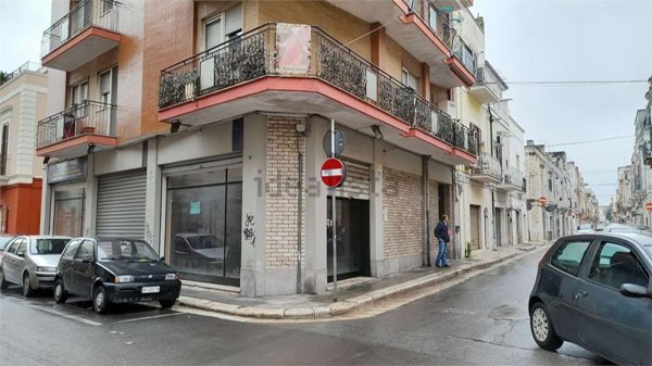 locale commerciale in vendita a Gioia del Colle