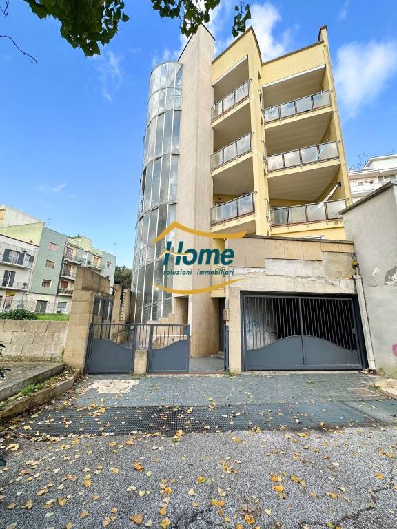 locale commerciale in vendita a Gioia del Colle