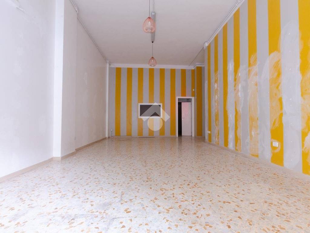 negozio in vendita a Gioia del Colle