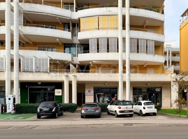 negozio in vendita a Gioia del Colle