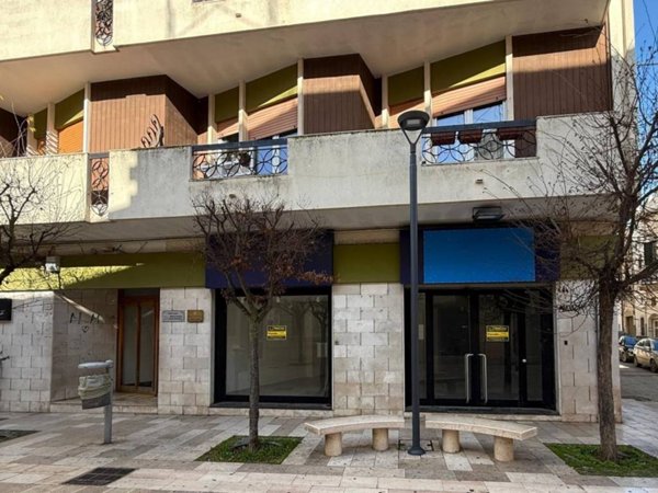 negozio in vendita a Gioia del Colle