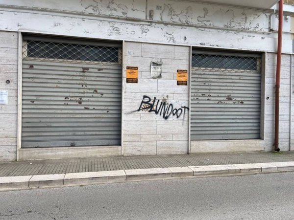 negozio in vendita a Gioia del Colle
