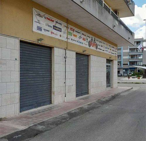 negozio in vendita a Gioia del Colle
