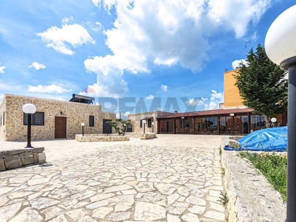 casa indipendente in vendita a Gioia del Colle in zona Montursi