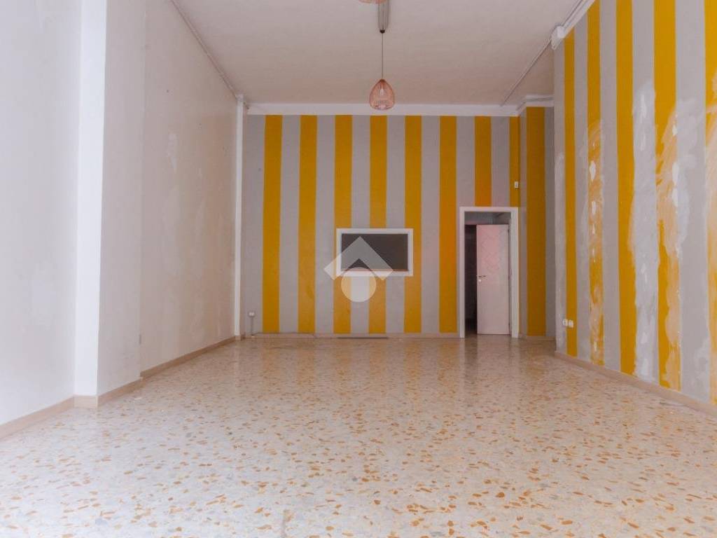 locale commerciale in vendita a Gioia del Colle