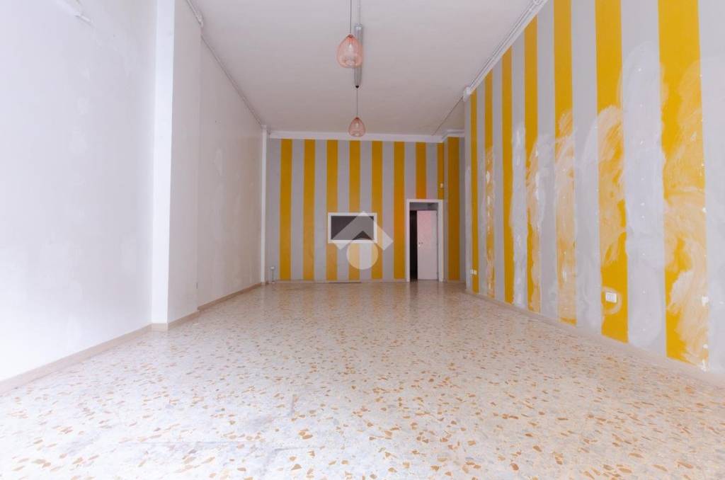 negozio in vendita a Gioia del Colle