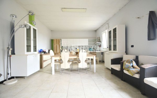 casa indipendente in vendita a Gioia del Colle