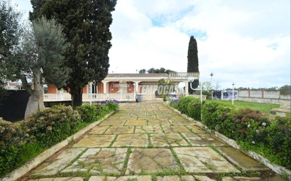 casa indipendente in vendita a Gioia del Colle