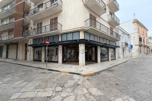 locale commerciale in vendita a Gioia del Colle