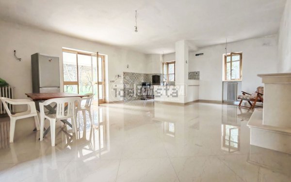 casa indipendente in vendita a Gioia del Colle