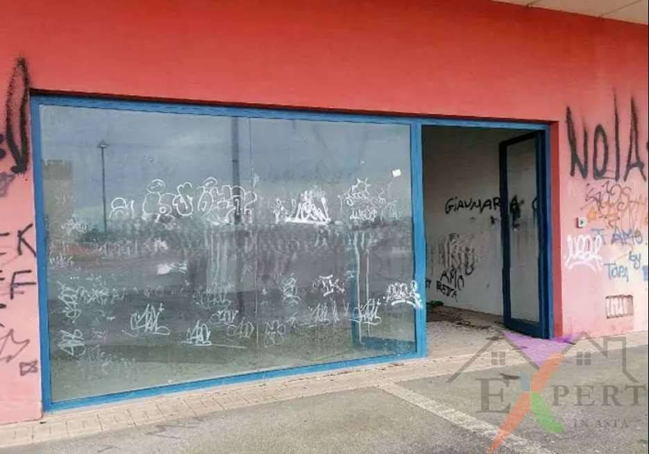 negozio in vendita a Gioia del Colle