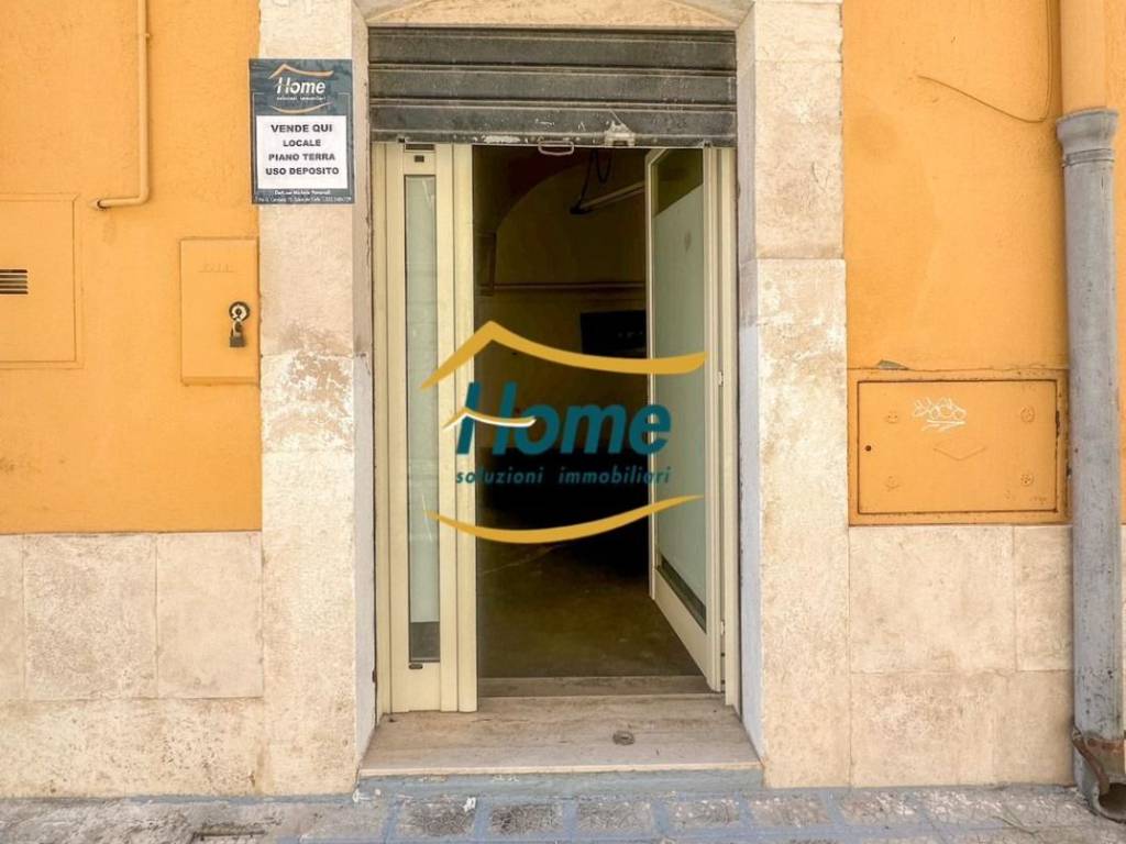 locale commerciale in vendita a Gioia del Colle