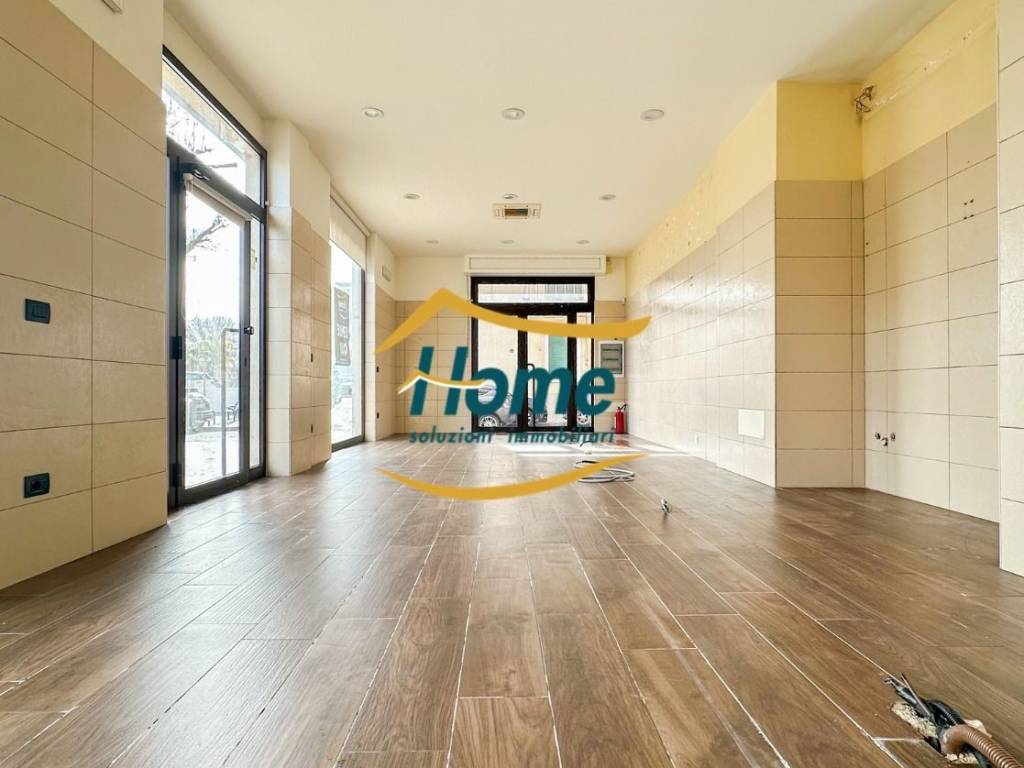 negozio in vendita a Gioia del Colle