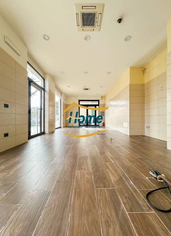 negozio in vendita a Gioia del Colle