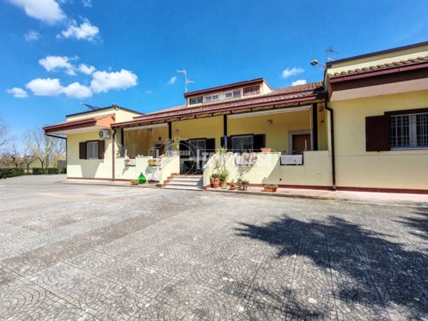 casa indipendente in vendita a Gioia del Colle in zona Monte Sannace