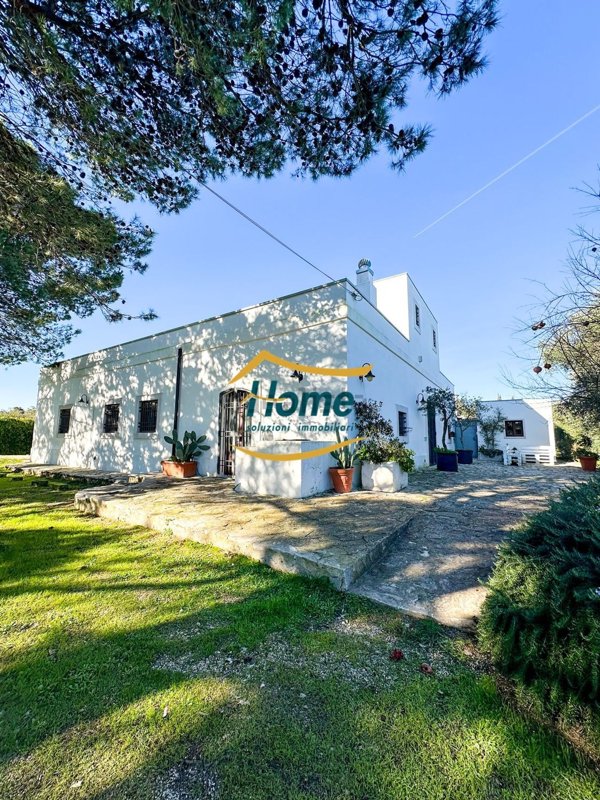 casa indipendente in vendita a Gioia del Colle in zona Villaggio Azzurro