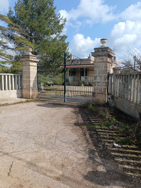 casa indipendente in vendita a Gioia del Colle in zona Masseria Albanese