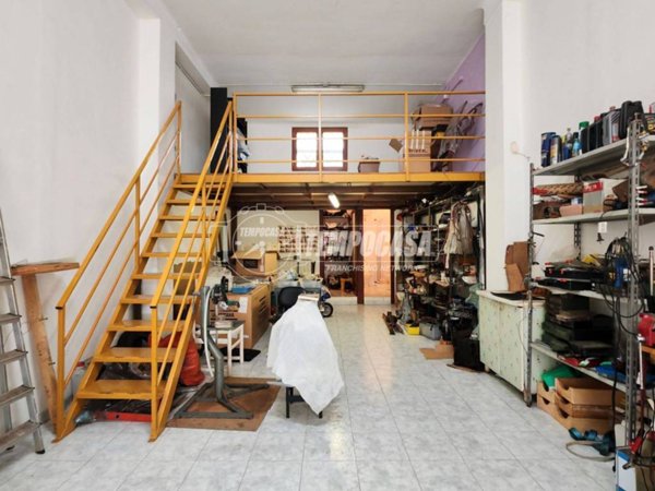 negozio in vendita a Gioia del Colle in zona Monte Sannace