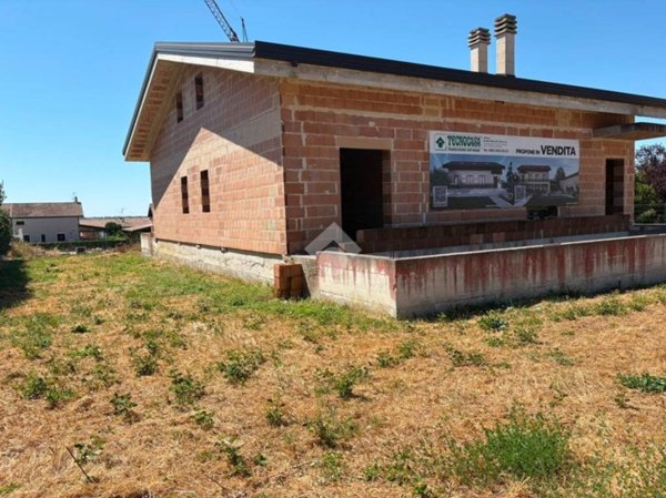 casa indipendente in vendita a Gioia del Colle in zona Monte Sannace