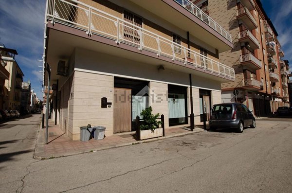 locale commerciale in vendita a Gioia del Colle in zona Monte Sannace