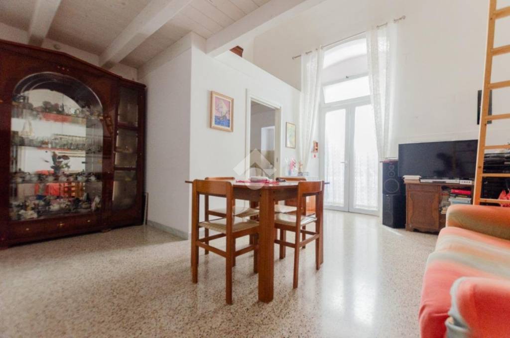 casa indipendente in vendita a Gioia del Colle