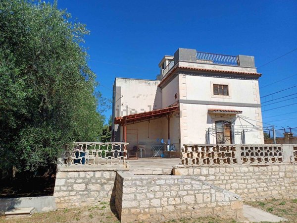 casa indipendente in vendita a Giovinazzo in zona San Matteo