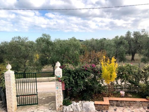 locale commerciale in vendita a Giovinazzo